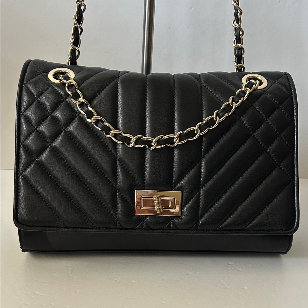 Danier Black Quilted Shoulder Bag with Gold Chain - Picture 4 of 16